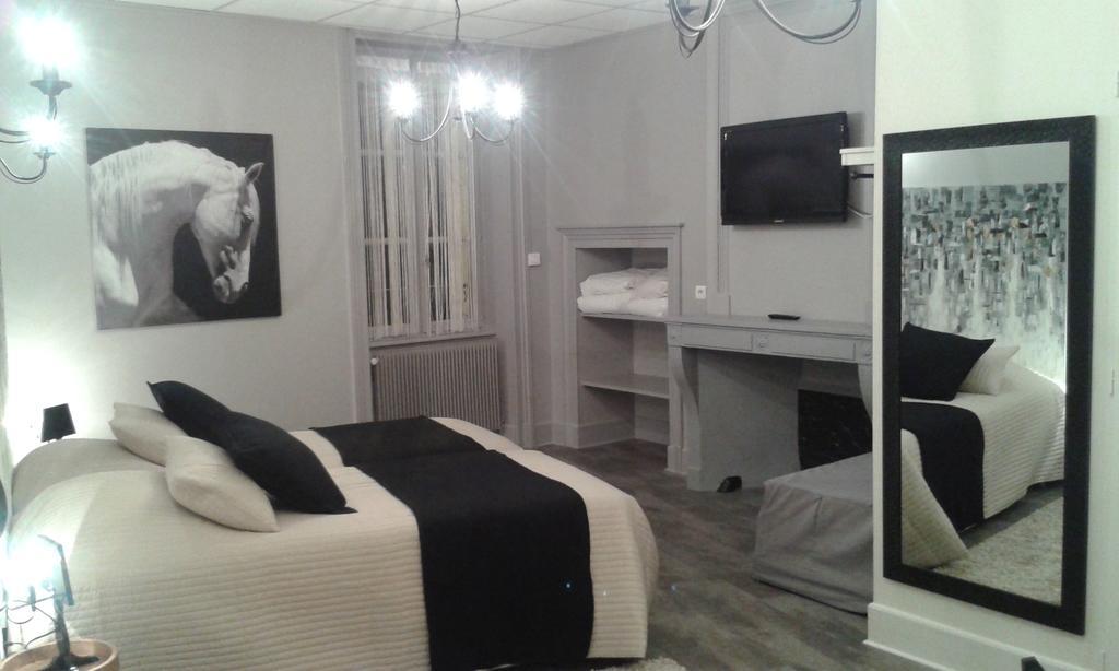 Au Faisan Dore Neuville-sur-Ain Quarto foto